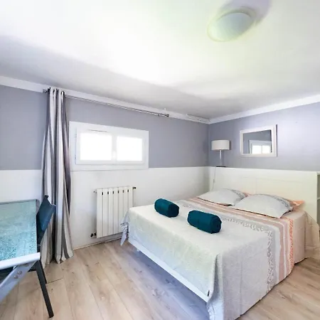 L'idylle - Maison Moderne Avec Piscine Hotell 3*