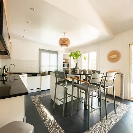 L'idylle - Maison Moderne Avec Piscine Hotell 3*